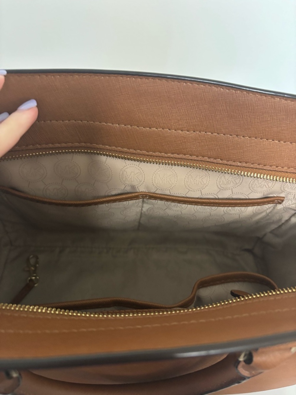 MICHAEL KORS Selma Satchel Purse - Picture 3 of 16